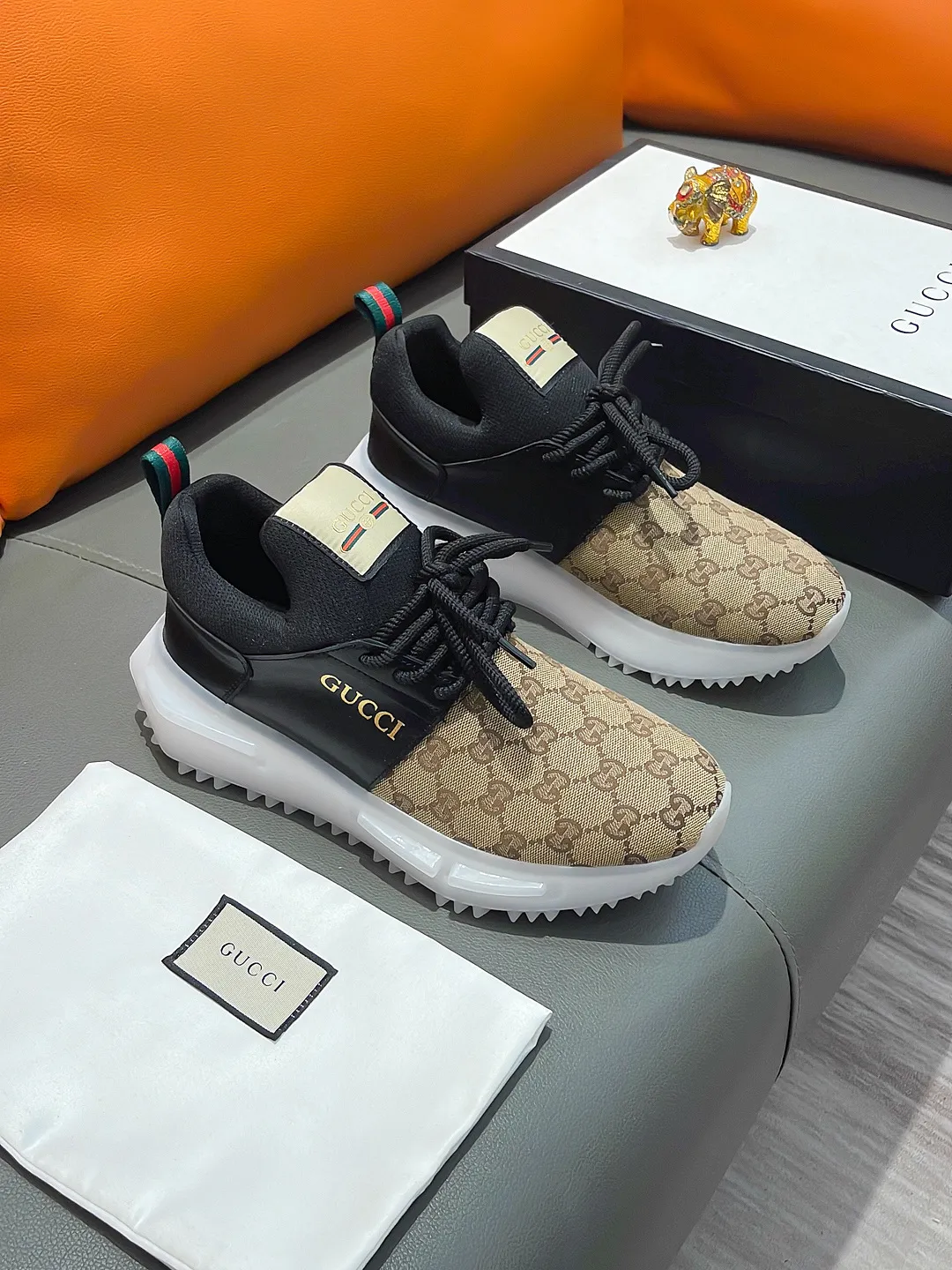 Men's shoes GUCCI "Gucci" P440 Regular size: 38-44 (casual shoes) Product materials: Selected cowhide upper, soft sheepskin feet; original factory special outsole.